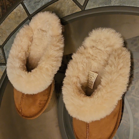 KIRKLAND SIGNATURE UGGS - Picture 1 of 7